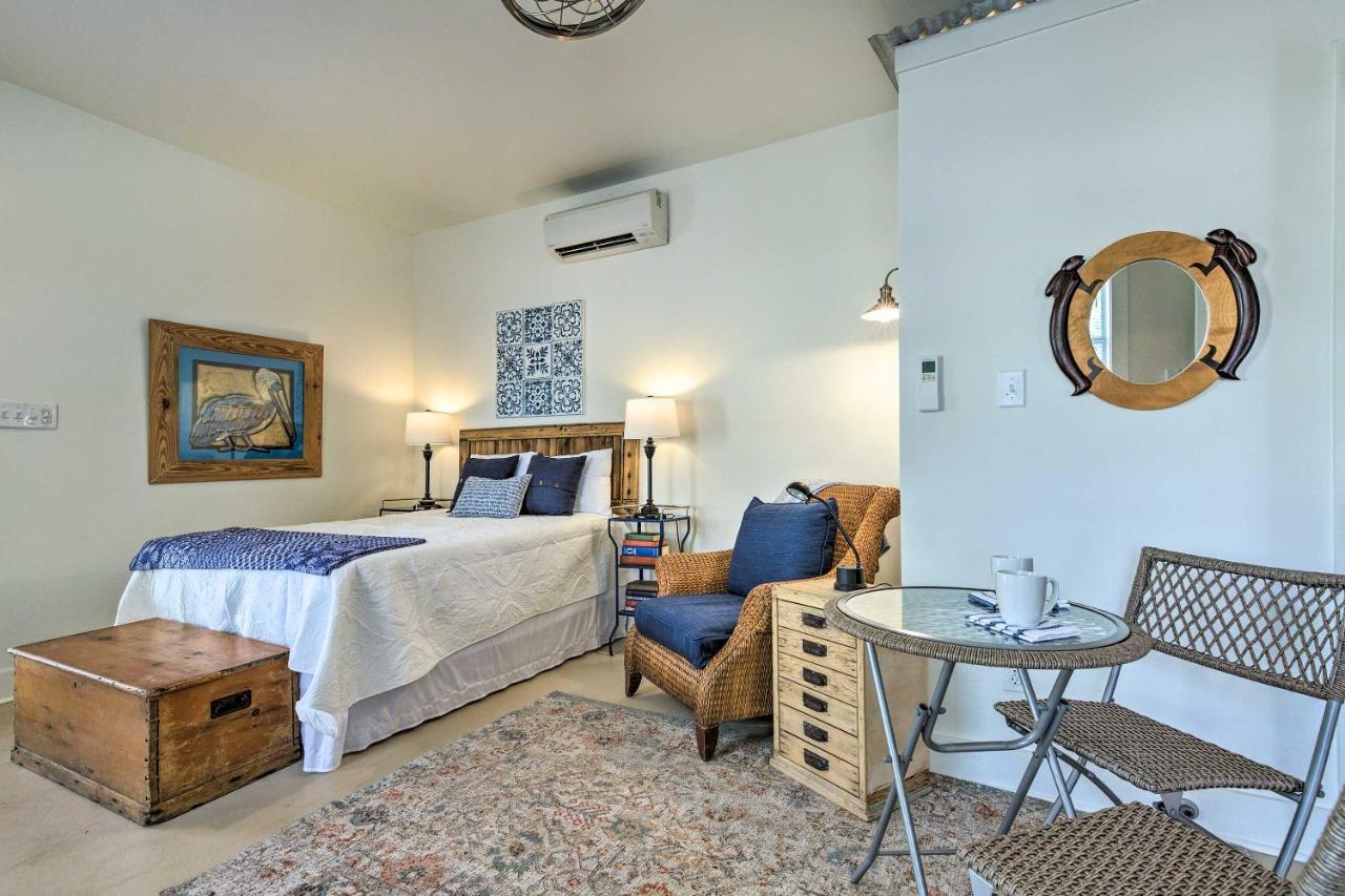 Old Town Getaway, Walk To Shopping, Dining, And Bay! Apartment Bay St. Louis Exterior photo